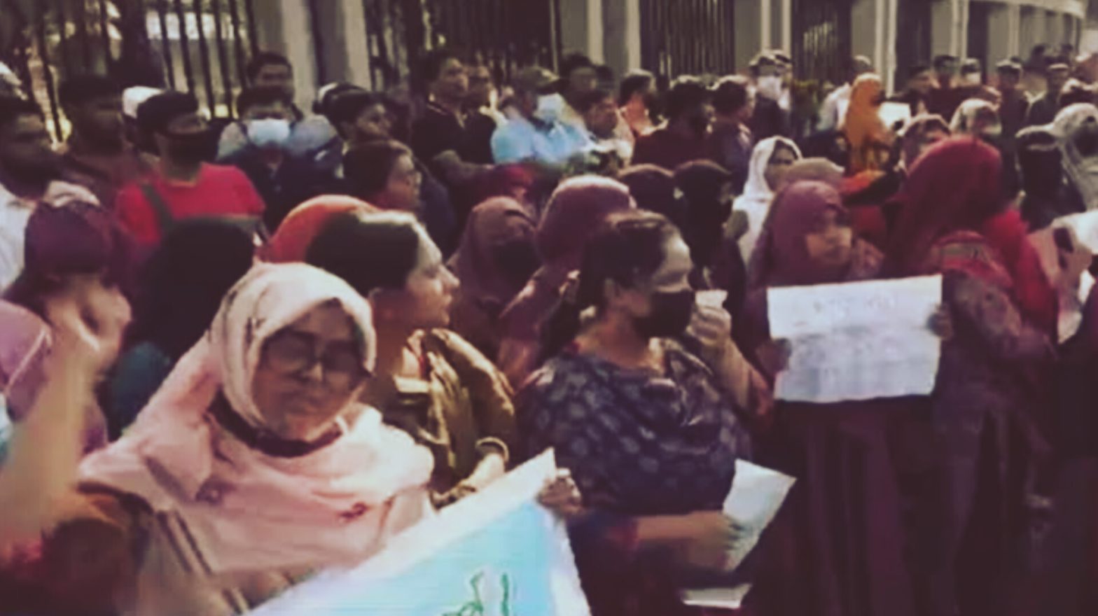 চূড়ান্ত নিয়োগের দাবিতে প্রাথমিক শিক্ষকদের অবস্থান