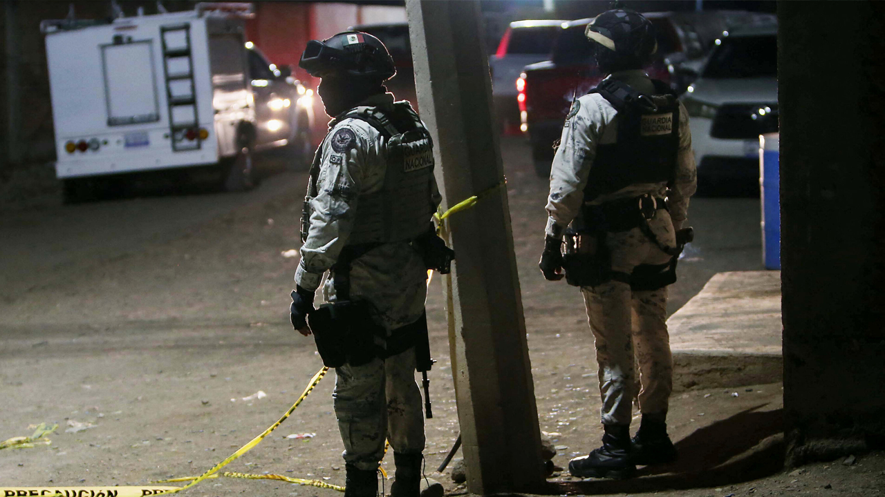 মেক্সিকোর ফুটবল স্টেডিয়ামে গুলিতে নিহত ১১, আহত ১২